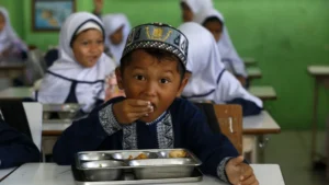 Legal Challenge Hits National Nutrition Initiative: Muhammadiyah Seeks Temporary Halt to Free Meal Program