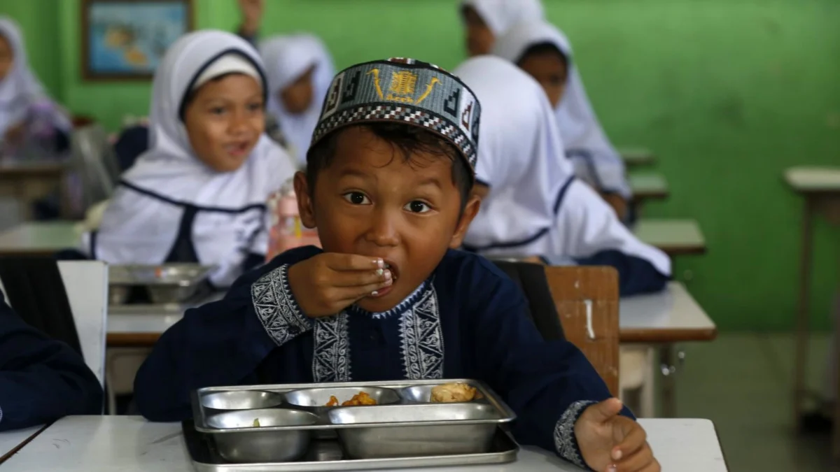 Legal Challenge Hits National Nutrition Initiative: Muhammadiyah Seeks Temporary Halt to Free Meal Program