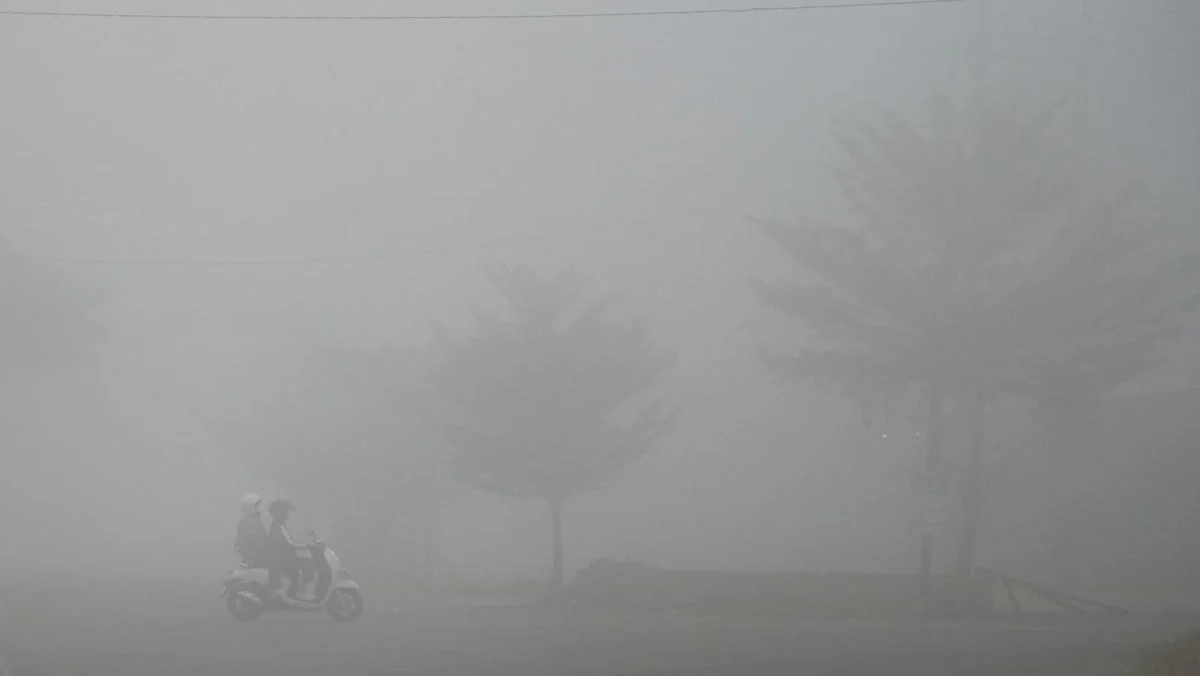 Jambi Shuts Schools and Shifts to Remote Learning as Toxic Haze Triggers Respiratory Illness Surge
